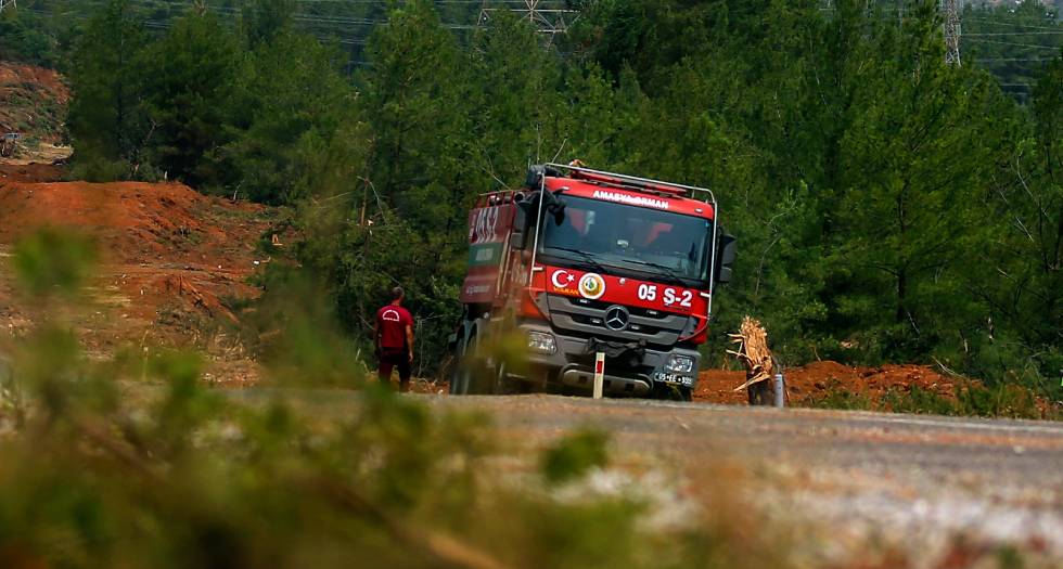 «Μάχη» με τις φλόγες κοντά στην Μαρμαρίδα