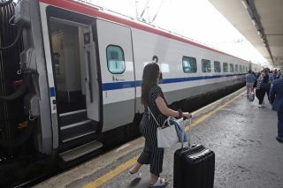 Τα «γρήγορα» τρένα αργούνε να φτάσουνε