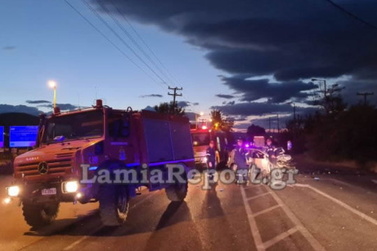 ΙΧ καρφώθηκε σε φορτηγό – Νεκρός ο οδηγός