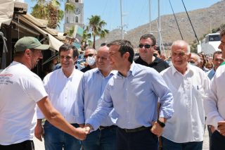 «Απόδραση Μητσοτάκη πριν έρθει ο χειμώνας»
