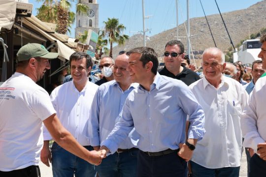 «Απόδραση Μητσοτάκη πριν έρθει ο χειμώνας»