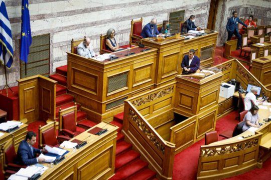 Τσίπρας: Πολιτική απάτη η εικονική αφαίρεση της ρήτρας αναπροσαρμογής