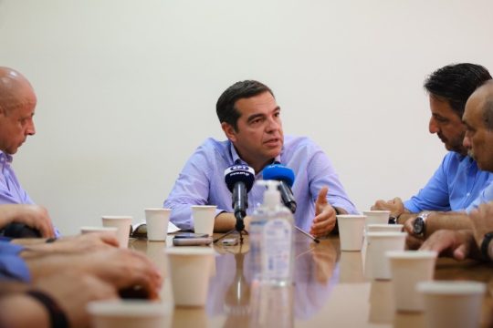 Τσίπρας: Έτοιμη να αποδράσει η κυβέρνηση, έτοιμοι να βγάλουμε τα κάστανα από τη φωτιά εμείς