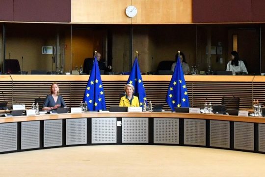 Bloomberg: Στη σύνοδο κορυφής της Ε.Ε. το «πράσινο φως» για ενταξιακή πορεία της Ουκρανίας