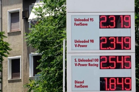 «Ξεφεύγει» η βενζίνη, πάνω από 2,3 ευρώ η μέση τιμή στην Αθήνα