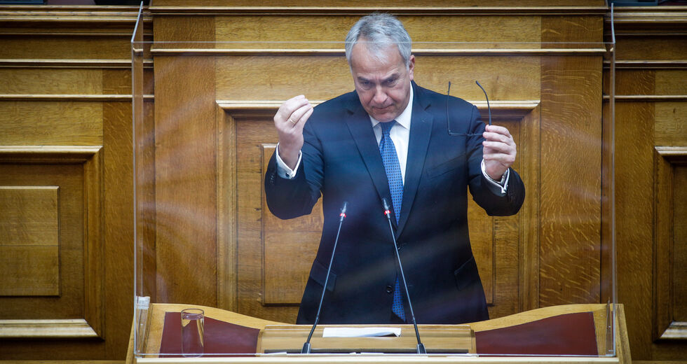 Η μπάλα στην εξέδρα για τα υπέρογκα χρέη της Ν.Δ.