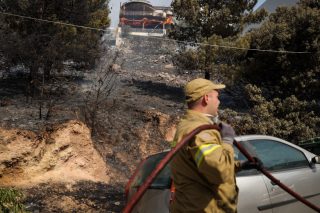 Η σεζόν της πύρινης καταστροφής άνοιξε χθες και για τα συστημικά ΜΜΕ