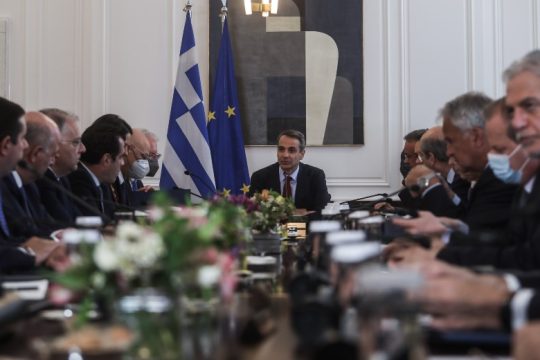 Προεκλογικές απάτες και προσδοκίες
