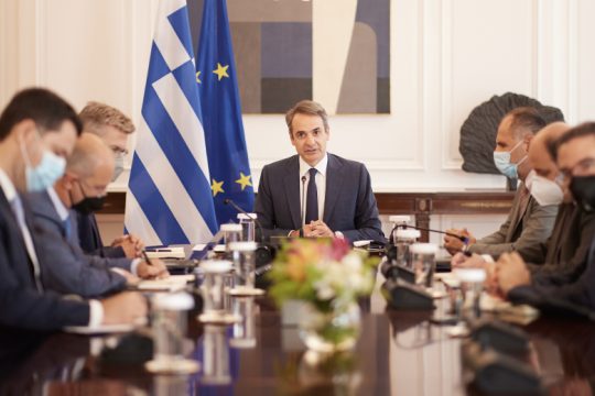 Υπουργικό συμβούλιο με ανακοινώσεις για καύσιμα και προεκλογικό άρωμα