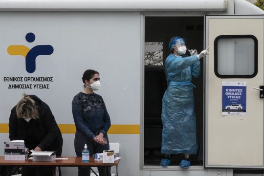 Πώς εξηγεί ο ΕΟΔΥ τη δημοσιοποίηση της επιδημιολογικής έκθεσης σε εβδομαδιαία βάση