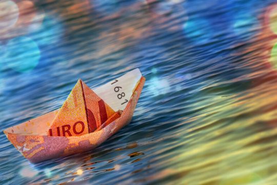 Αβεβαιότητα και πληθωρισμός απειλούν την ανάπτυξη