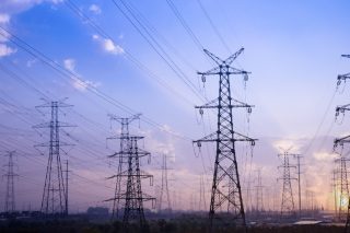 Την επιβολή φόρου στα υπερκέρδη των εταιρειών ενέργειας ζητούν τα ευρωπαϊκά συνδικάτα