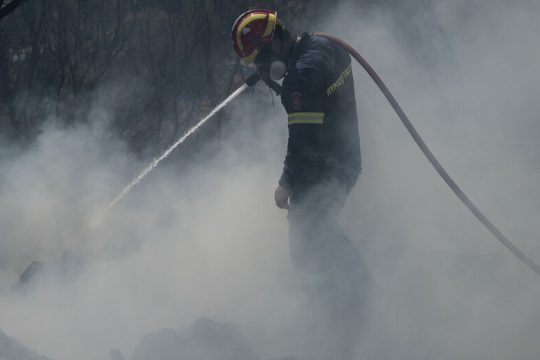 Αποδεκατισμένη Πυροσβεστική με καλοπληρωμένους συμβούλους