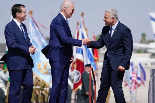 Ασκήσεις ισορροπίας στη Μέση Ανατολή