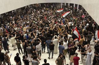 «Ντου» από πολίτες στη Βουλή του Ιράκ