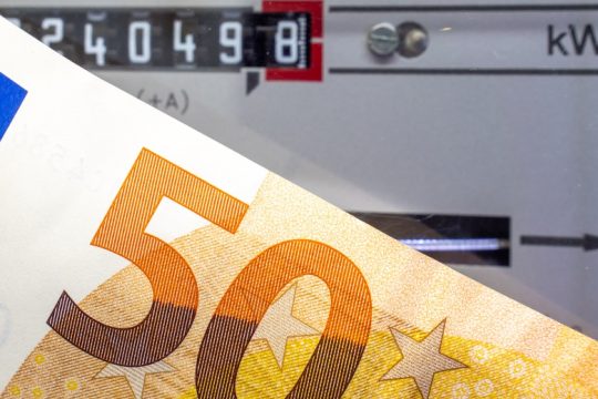 «Η κυβέρνηση συνεχίζει τις αλχημείες – Κλέβει 10 κι επιστρέφει ένα»