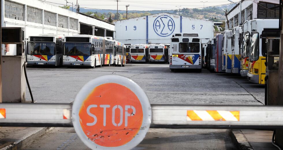 Κλιμακώνουν τον αγώνα με νέα 24ωρη απεργία οι εργαζόμενοι στον ΟΑΣΘ