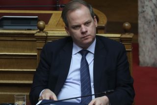 Σφυροκόπημα σε Καραμανλή για τις χαμένες επενδύσεις 600 εκατ. ευρώ