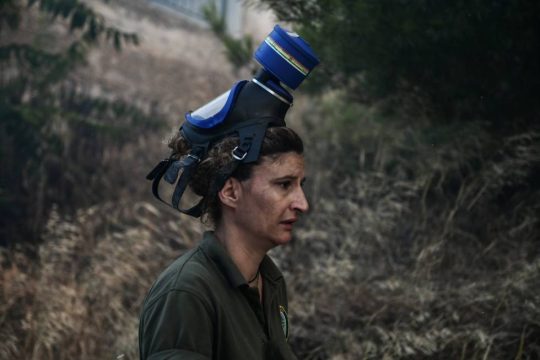 Εικόνες μεγάλης καταστροφής κι υπεράνθρωπης «μάχης» στις φλόγες