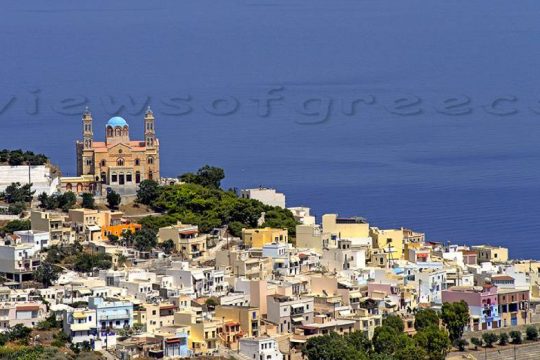 Σύρος, κοσμοπολίτισσα και ρεμπέτισσα, μα και διαχρονικά ενδιαφέρουσα