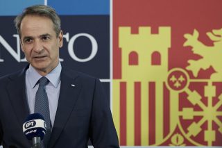Επιμένει να εμφανίζεται «ικανοποιημένος»