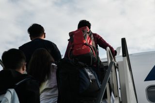 Νομικά απροστάτευτοι χιλιάδες ανήλικοι και νεαροί πρόσφυγες