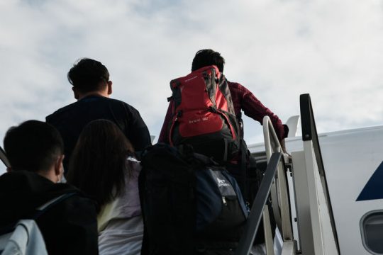 Νομικά απροστάτευτοι χιλιάδες ανήλικοι και νεαροί πρόσφυγες