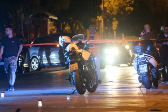 Νύχτα πυροβολισμών με δύο νεκρούς και τραυματίες