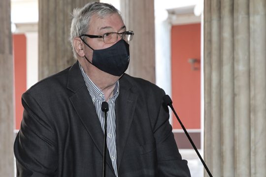 Τροπολογία «μαζεύει» τα σκουπίδια από την αυλή… του Καχριμάνη