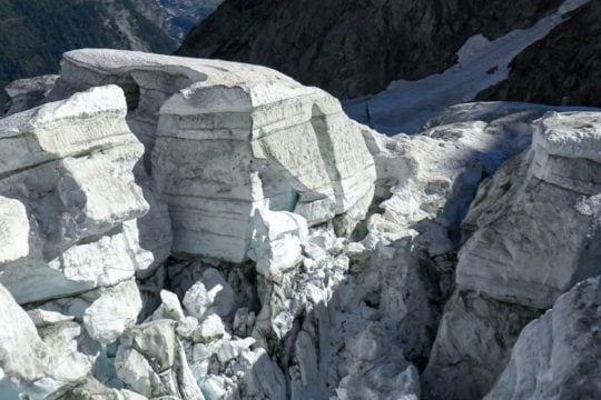 Οι καύσωνες αυξάνουν τους κινδύνους στα μονοπάτια των Άλπεων
