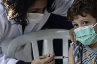 Αναζωπυρώνεται η πανδημία, αναγκαία η λήψη μέτρων