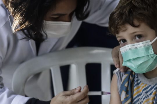 Αναζωπυρώνεται η πανδημία, αναγκαία η λήψη μέτρων