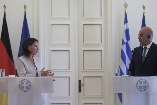 Σαφή μηνύματα προς Βερολίνο