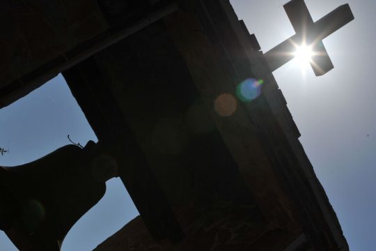 Διάταξη – σφήνα στο ν/ σ για τα ΑΕΙ για τακτοποίηση 3.200 ιερέων