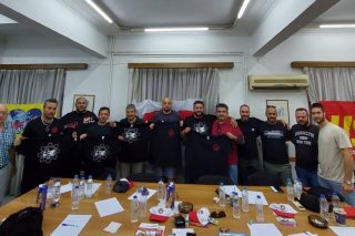 Με Ιταλούς λιμενεργάτες συναντήθηκαν στον Πειραιά οι λιμενεργάτες της Cosco