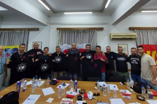 Με Ιταλούς λιμενεργάτες συναντήθηκαν στον Πειραιά οι λιμενεργάτες της Cosco