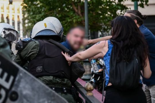 ΜΑΤ κατά διαδηλωτών στην πορεία αλληλεγγύης στον Γ. Μιχαηλίδη