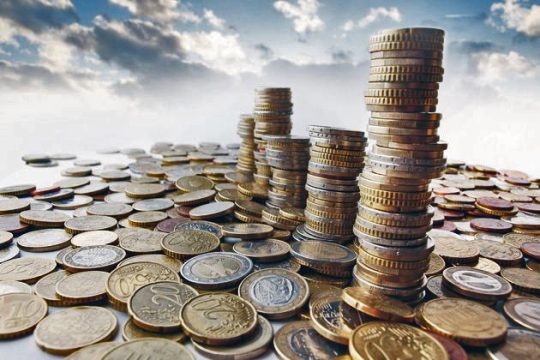 ΙΟΒΕ: Ανάπτυξη με δηλητηριώδη πληθωρισμό έως 9,6%