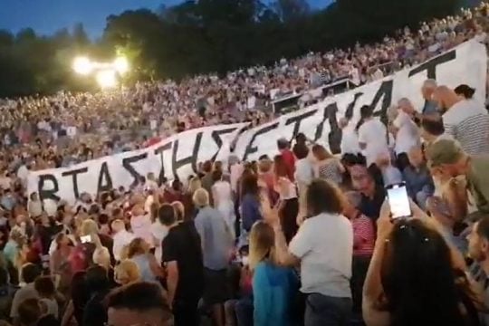 Ο ελεύθερος Λιγνάδης και ο αδειούχος Γιωτόπουλος