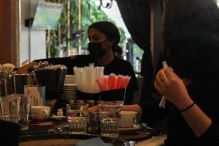 Κάνει πίσω η κυβέρνηση στην κατάργηση του 40ωρου και του πενθήμερου στον επισιτισμό