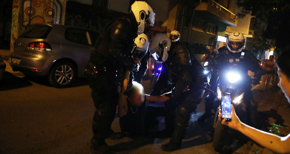 Έκρηξη αστυνομικής βίας με χημικά και προσαγωγές στα Εξάρχεια