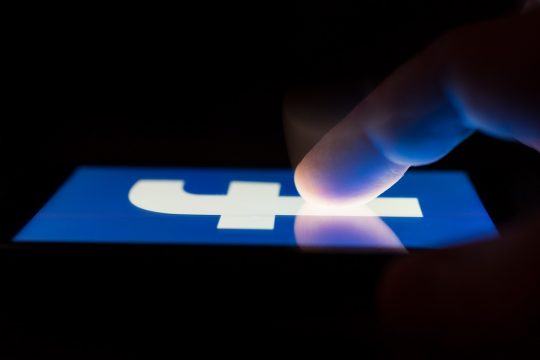 Τι λέει το facebook;