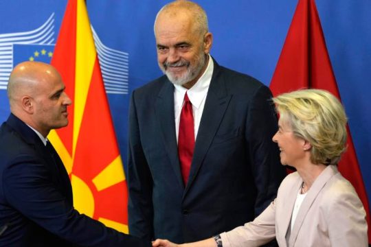Ξεκίνησαν οι διαδικασίες ένταξης Αλβανίας και Βόρειας Μακεδονίας στην Ε.Ε.