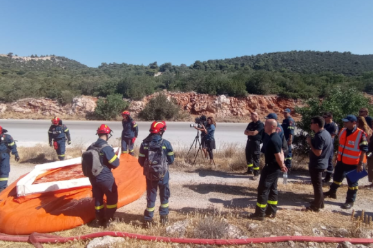 Έξωθεν βοήθεια για τις πυρκαγιές
