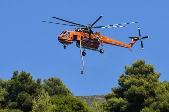Υπό μερικό έλεγχο φωτιά στο Κορωπί