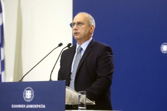 Fake news, θεωρίες συνωμοσίας και προεκλογικές ακροβασίες
