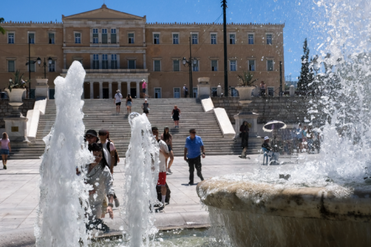 «Φωτιά» το θερμόμετρο, στα ύψη και ο κίνδυνος πυρκαγιών