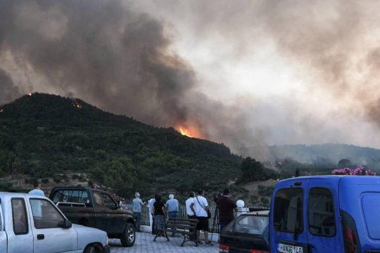 Πολυήμερη «μάχη» με τις φλόγες – Τα μέτωπα σε Έβρο, Λέσβο, Ηλεία και Γρεβενά