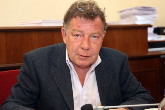 Στο Α’ Νεκροταφείο η πολιτική κηδεία του Ηλία Νικολακόπουλου