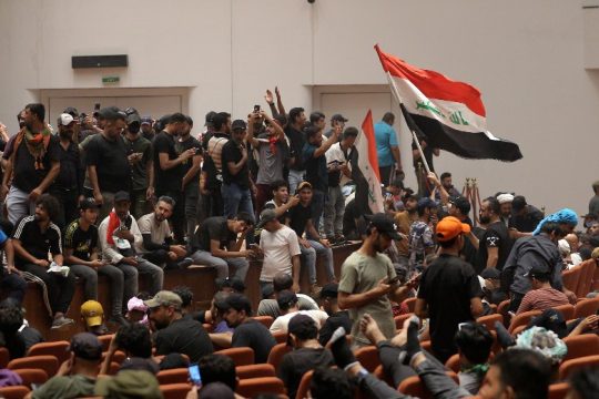 Ιράκ: «Μέχρι νεωτέρας» η κατάληψη του κοινοβουλίου, φόβοι για κλιμάκωση της έντασης